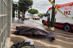 Morador de rua morre na calçada após 40 minutos de tentativas de reanimação em Cascavel