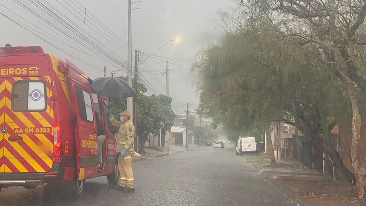 Jovem sofre queda ao sair do banho e fica ferida em Cascavel