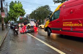 Motociclista fica ferido após colisão na traseira de carro em cruzamento no Centro de Cascavel