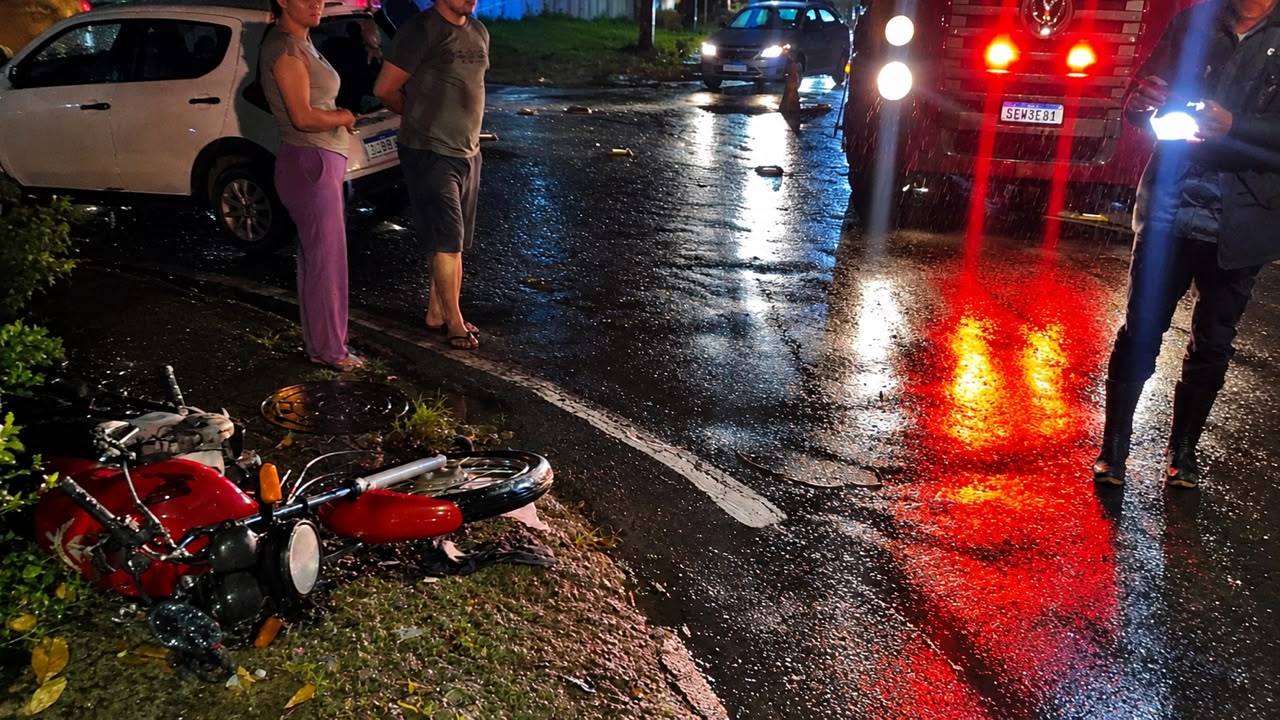 Acidente deixa homem com fratura exposta na Rua Jacarezinho