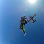 Imagem relativa a Entre o céu e o chão, paraquedistas transformam adrenalina em profissão