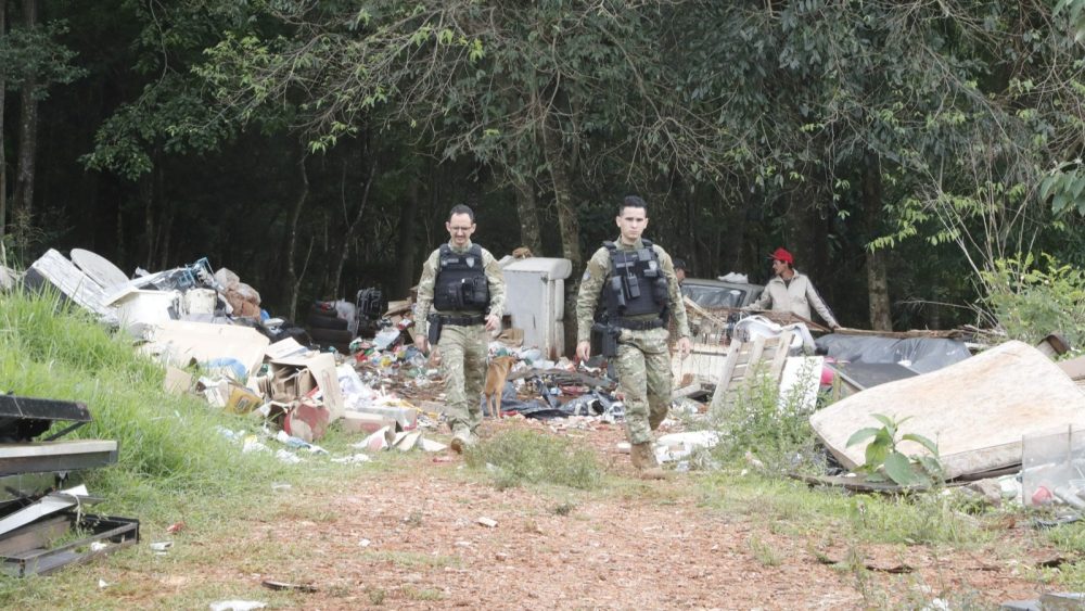 Descarte irregular preocupa em Cascavel e população pode denunciar pelo 153 e 156 Imagem referente a Descarte irregular preocupa em Cascavel e população pode denunciar pelo 153 e 156