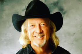 Morre John Anderson, ícone da música country, aos 71 anos