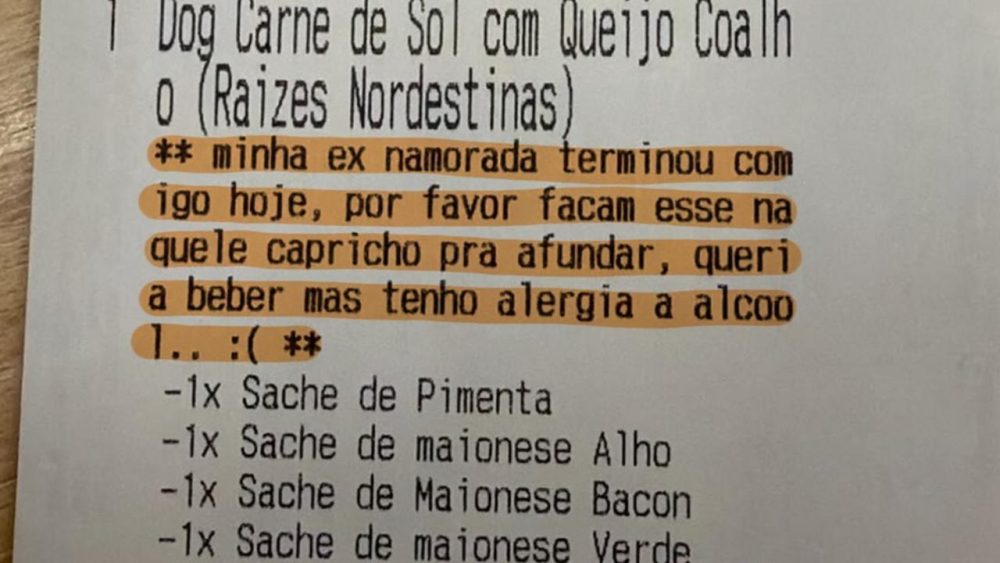 Coração partido e barriga cheia: Cliente pede lanche caprichado após término de namoro Imagem referente a Coração partido e barriga cheia: Cliente pede lanche caprichado após término de namoro