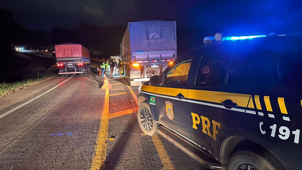 Imagem referente a Motociclista morre em acidente com carreta na BR-153 em Jacarezinho