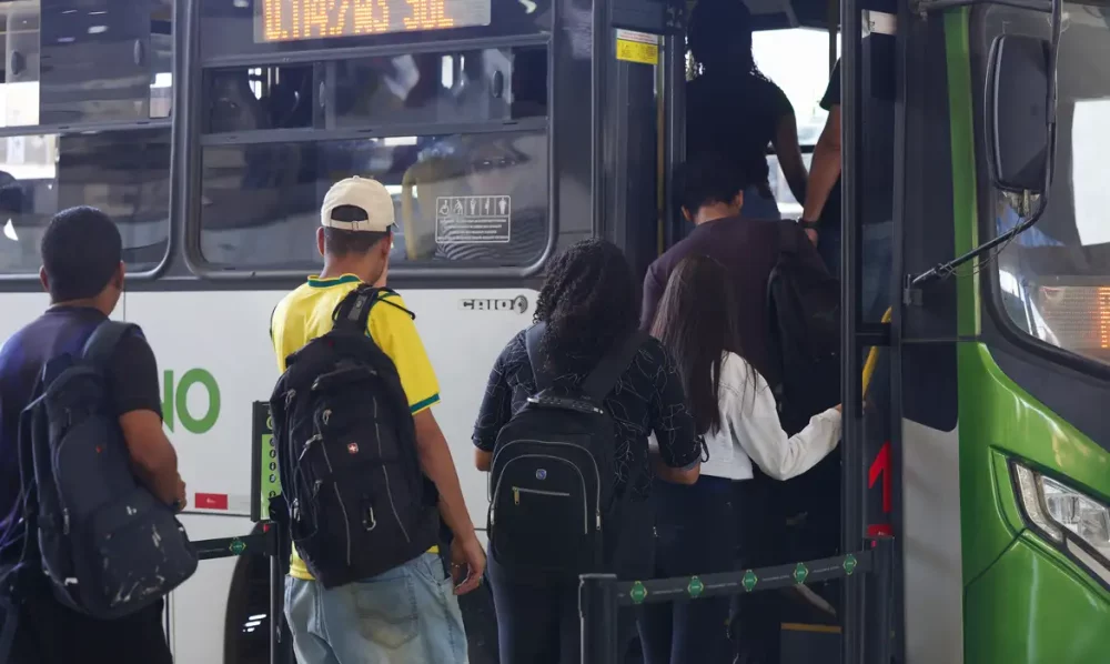 Prefeituras e estados devem garantir transporte gratuito no 2° turno Imagem referente a Prefeituras e estados devem garantir transporte gratuito no 2° turno