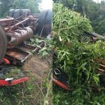 Imagem relativa a Caminhão capota e motorista morre na rodovia PR-487