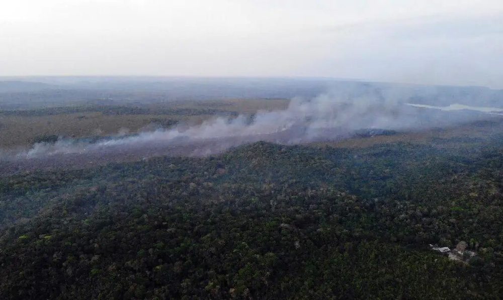 Governo intensifica reforços para combater incêndios no Pará Imagem referente a Governo intensifica reforços para combater incêndios no Pará