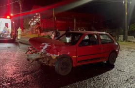 Jovem fica ferido na Rua Europa após bater o carro em cruzamento