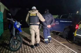 Motorista de Ford Ka é preso por embriaguez ao volante após acidente em cruzamento de Cascavel