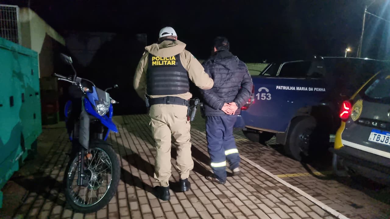 Motorista de Ford Ka é preso por embriaguez ao volante após acidente em cruzamento de Cascavel
