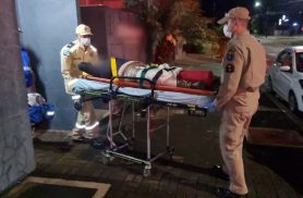 Idosa de 76 anos sofre possível fratura no fêmur após queda em apartamento no Centro de Cascavel