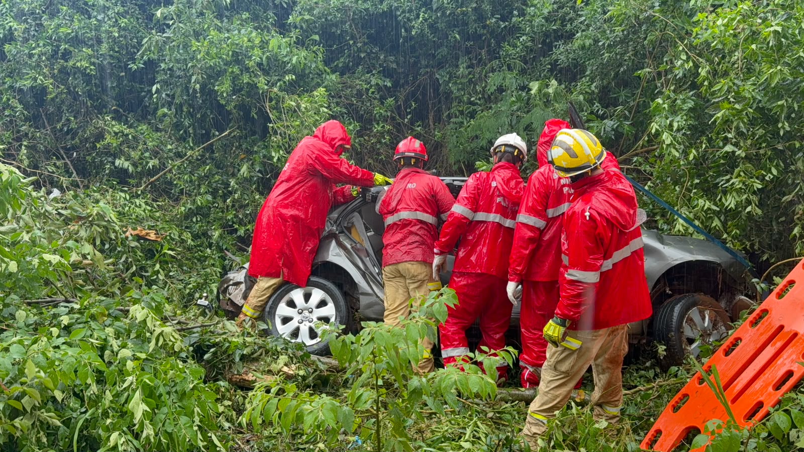 Grave acidente na PR-180 mobiliza equipes do Corpo de Bombeiros
