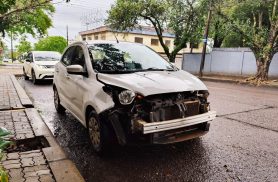 Acidente entre Ka e BYD é registrado no Centro de Cascavel