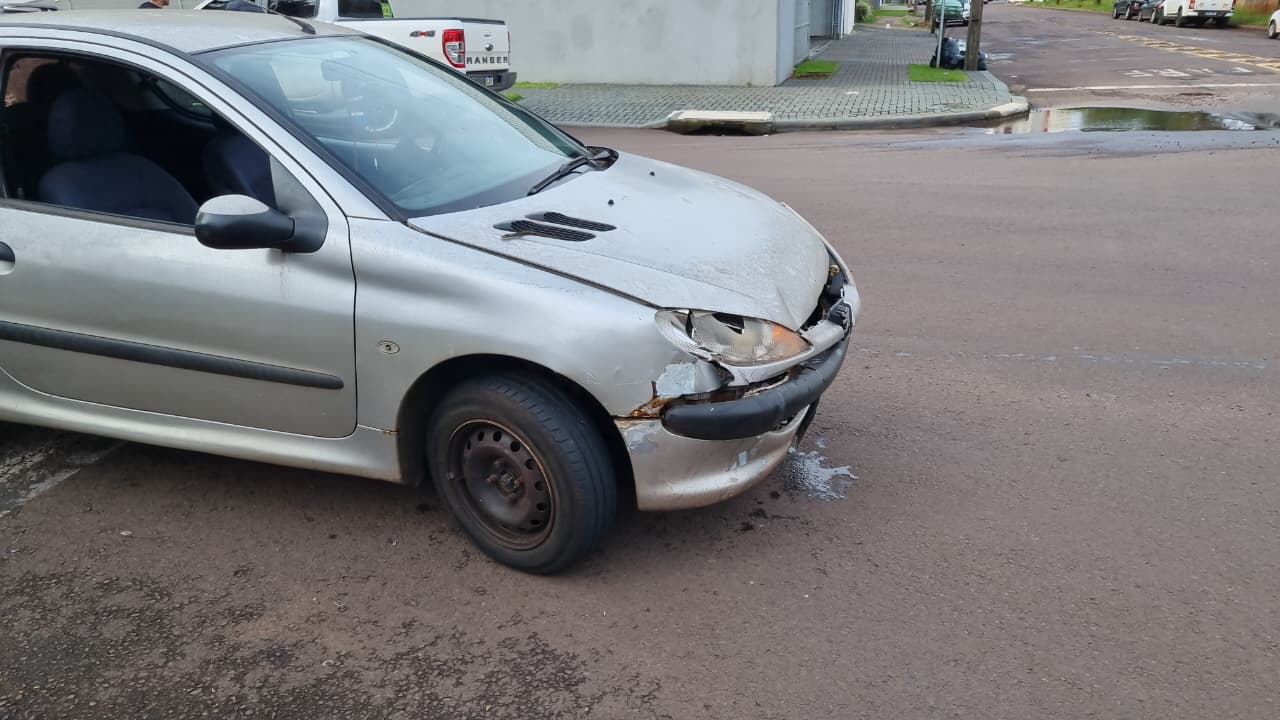 Colisão entre Peugeot e caminhonete é registrada no Alto Alegre