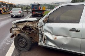 Motorista sem CNH admite ter cochilado ao volante em batida entre Gol e caminhão