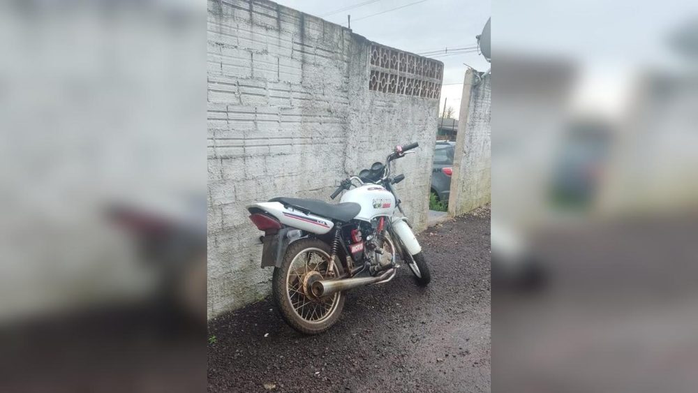 Imagem referente a Adolescente de 17 anos foge da polícia com moto sem placa em Santa Tereza do Oeste
