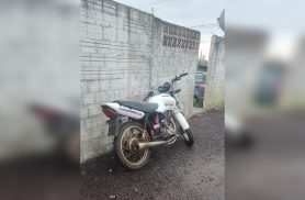 Adolescente de 17 anos foge da polícia com moto sem placa em Santa Tereza do Oeste Adolescente de 17 anos foge da polícia com moto sem placa em Santa Tereza do Oeste