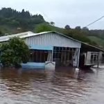Imagem relativa a Chuva invade comércios e deixa famílias ilhadas em Honório Serpa, no Paraná