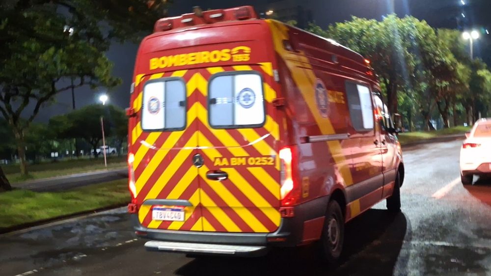 Homem sofre agressão no cruzamento das avenidas Brasil e Toledo, em Cascavel Imagem referente a Homem sofre agressão no cruzamento das avenidas Brasil e Toledo, em Cascavel