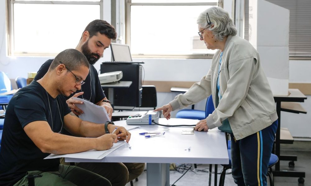 Confira horário de votação neste domingo, segundo turno das eleições Imagem referente a Confira horário de votação neste domingo, segundo turno das eleições