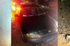Motorista embriagada bate carro contra portão de unidade policial em Cascavel