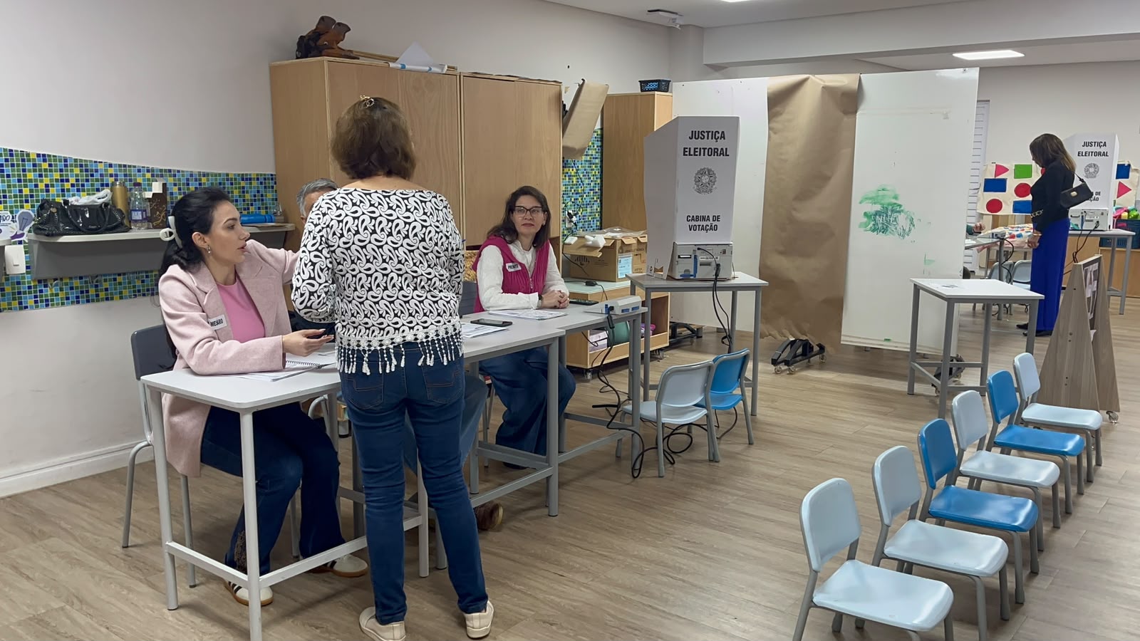 Cascavel inicia domingo de votação presidencial com movimento tranquilo nas urnas