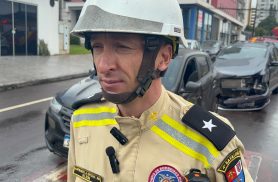 Vítima com dores no pescoço foi retirada pelo porta-malas após acidente entre carros em Cascavel Vítima com dores no pescoço foi retirada pelo porta-malas após acidente entre carros em Cascavel