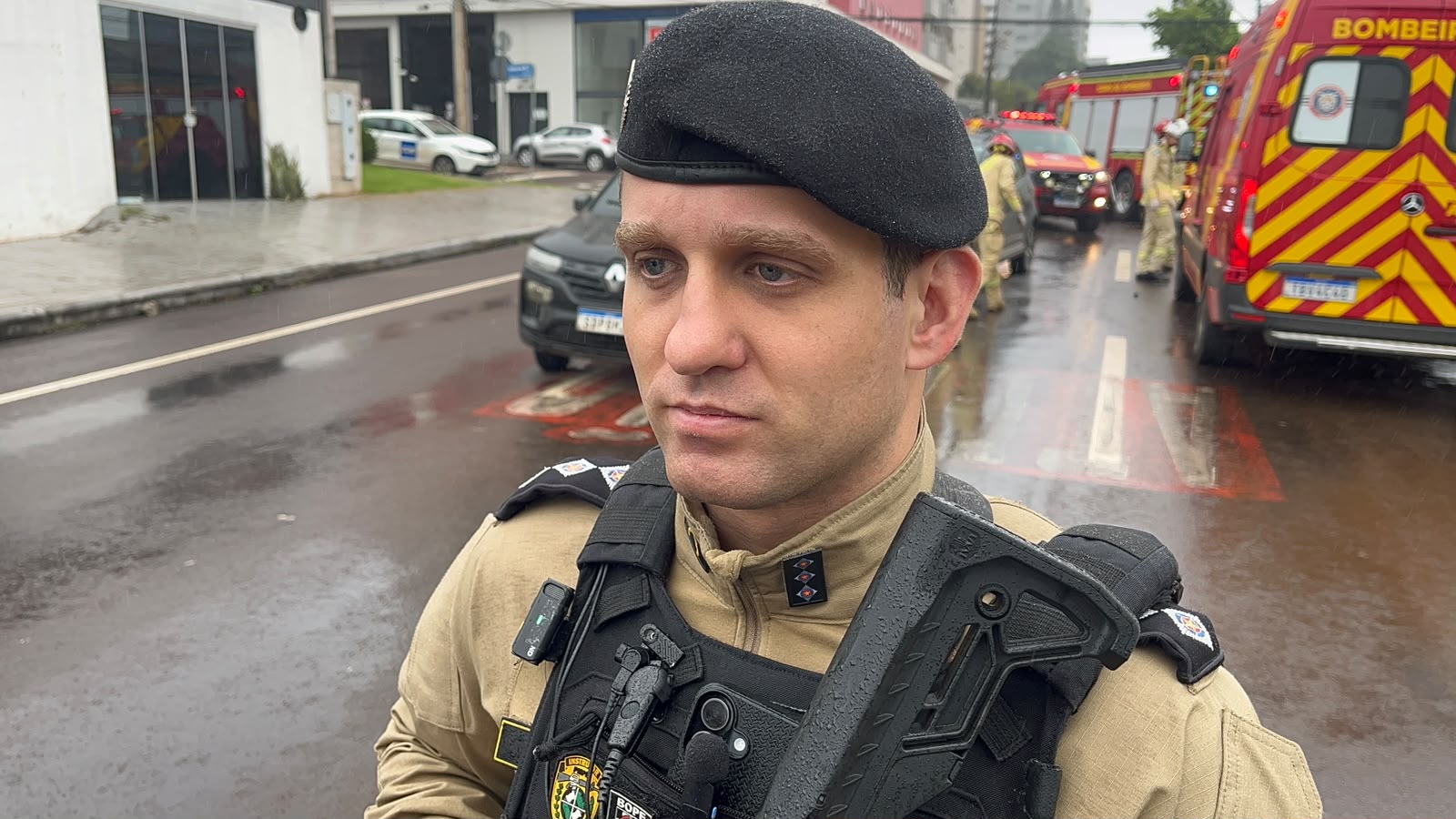Capitão da PM orienta motoristas a redobrar cuidados no trânsito durante eleições em Cascavel