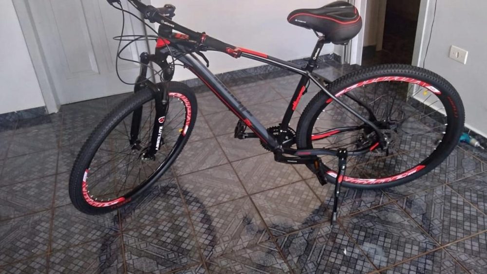 Imagem referente a Bicicleta é furtada enquanto vítima treinava em academia