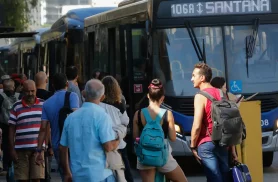 PT notifica TRE-SP por falta de ônibus na cidade neste domingo PT notifica TRE-SP por falta de ônibus na cidade neste domingo