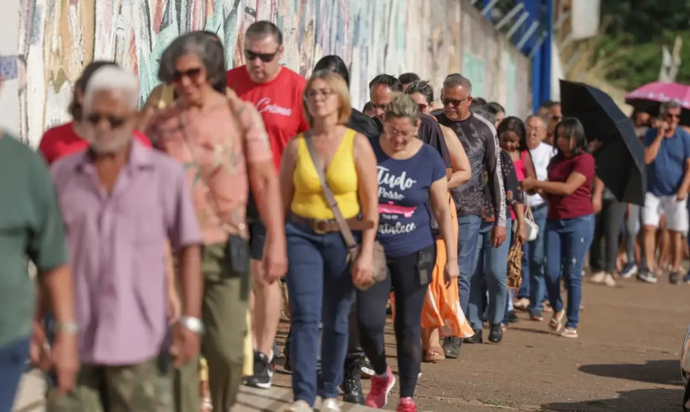 Imagem referente a Lula pede prorrogação de votação em cidades com falhas no transporte