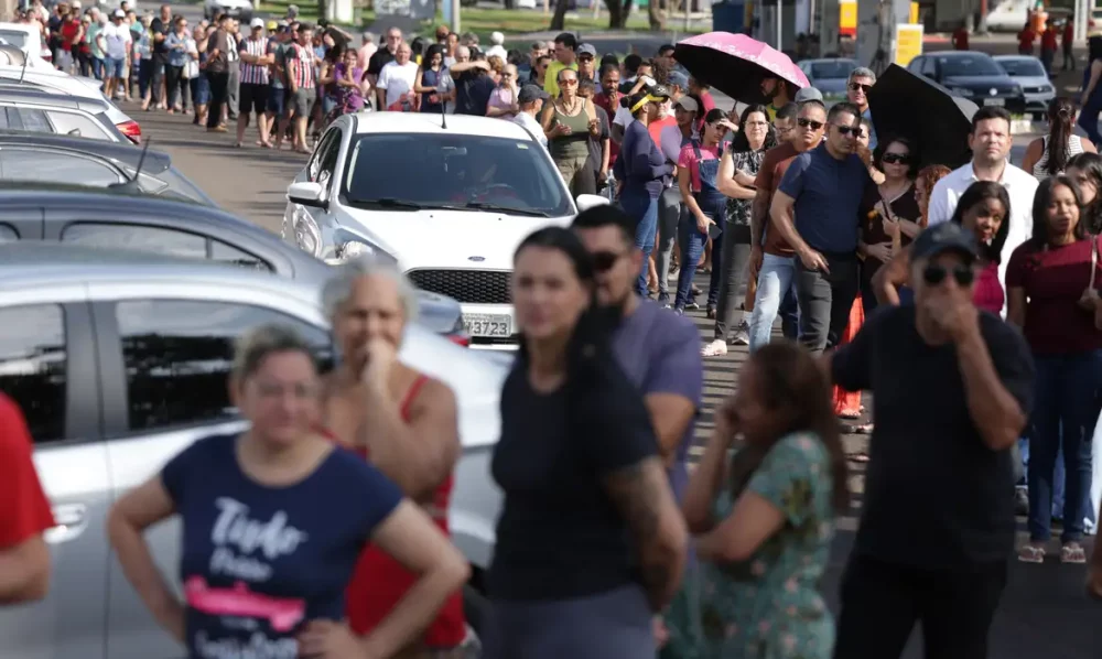 Imagem referente a Campanha de Lula denuncia falta de transporte em nove estados