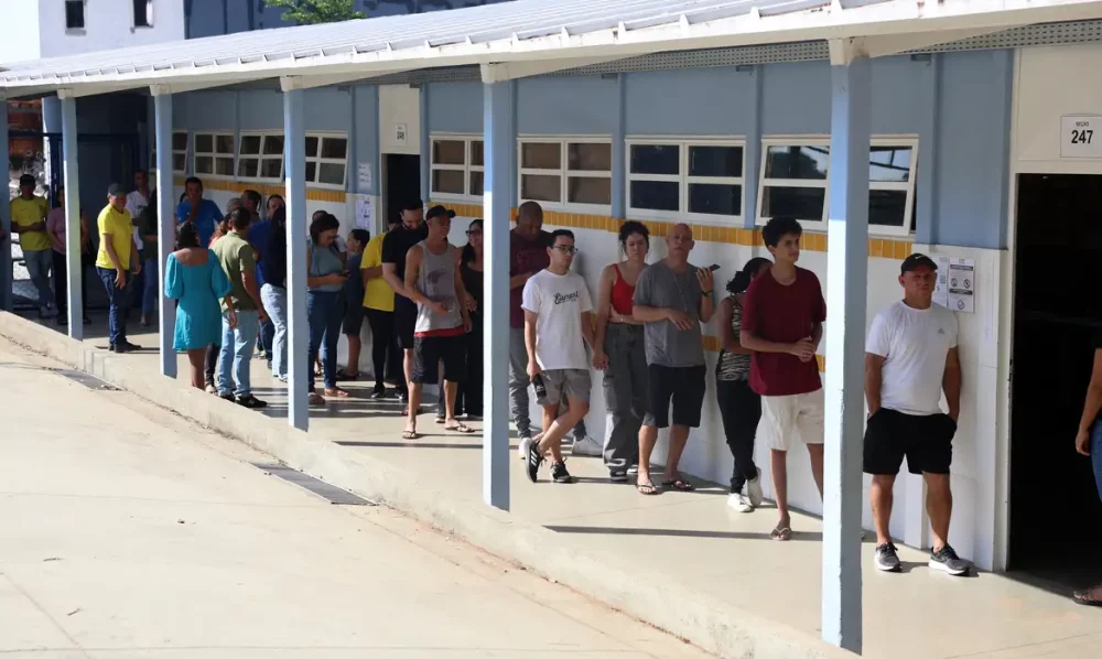Imagem referente a Zanin manda ampliar horário de votação até as 19h em todo o país