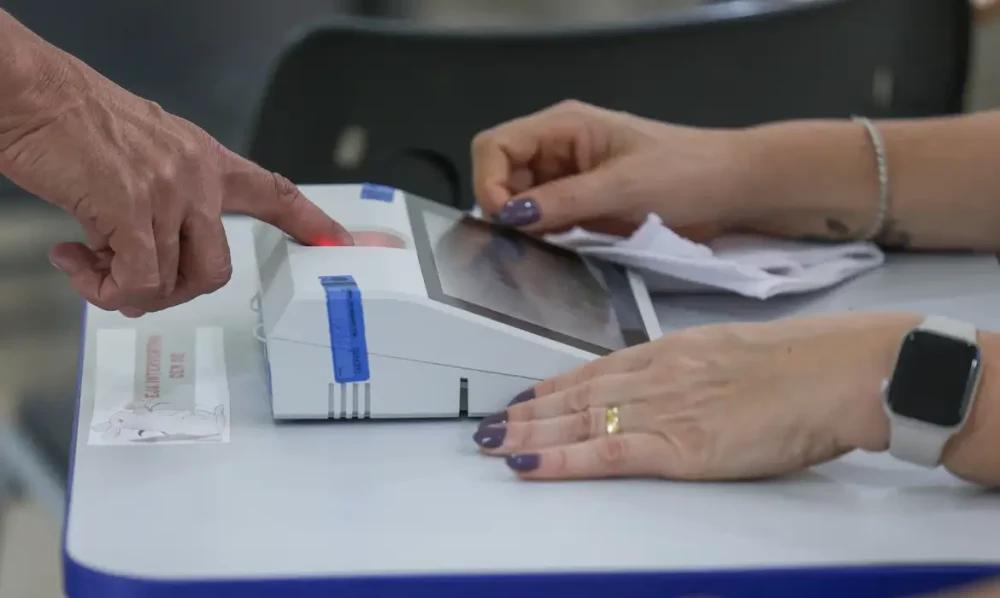 Horário de votação ampliado será apenas onde urnas não foram fechadas Imagem referente a Horário de votação ampliado será apenas onde urnas não foram fechadas
