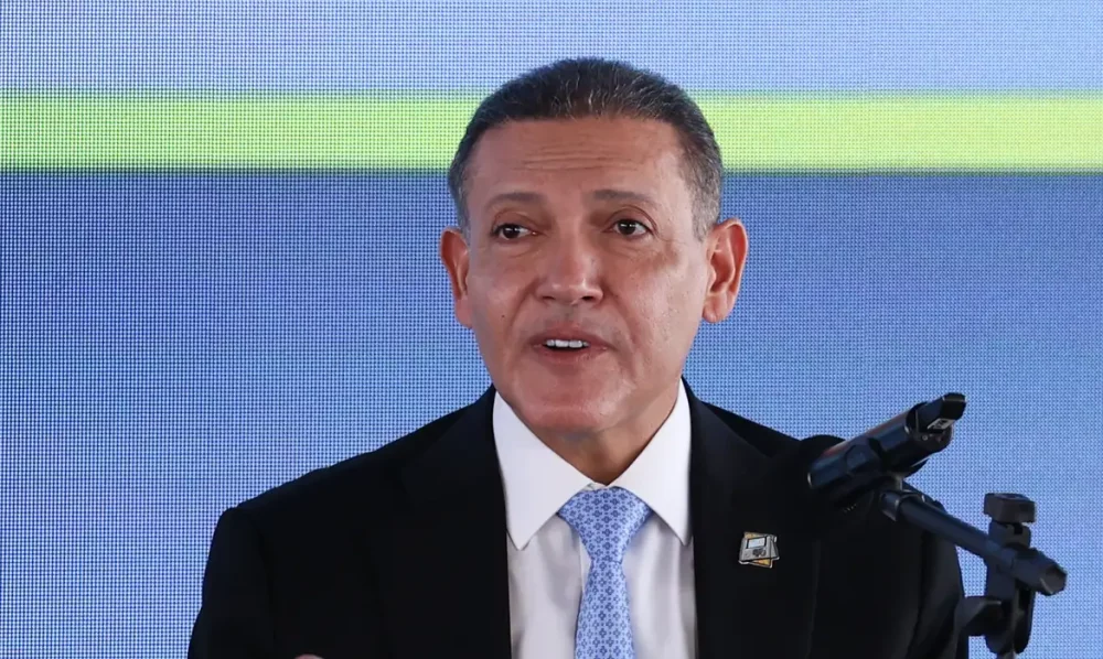 Imagem referente a TSE: seções eleitorais ainda abertas devem manter votação até as 19h