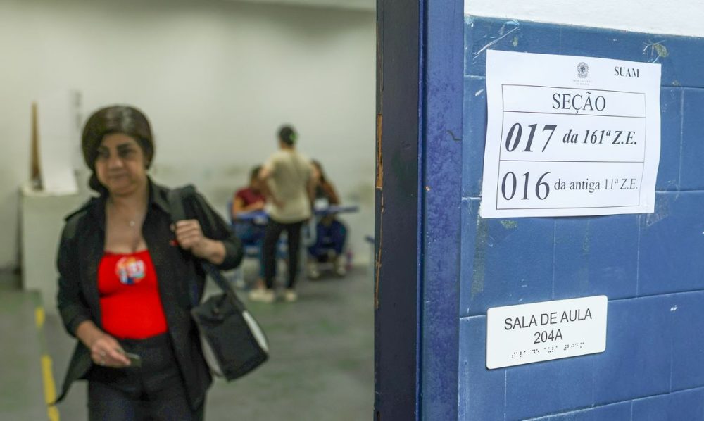 Imagem referente a TRE-RJ diz que seções eleitorais ficarão abertas até as 19h