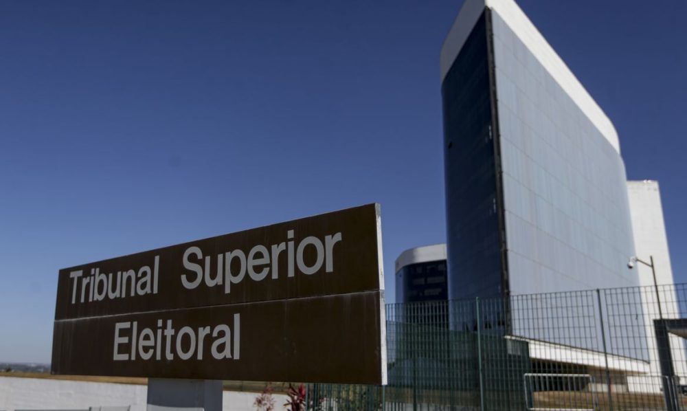 Imagem referente a TSE retoma contagem de votos em todo o país