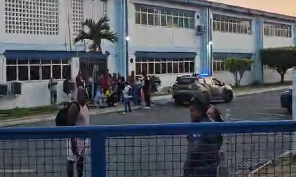 Imagem referente a Eleitores relatam urnas fechadas e falta de transporte em Salvador