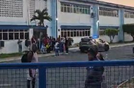 Eleitores relatam urnas fechadas e falta de transporte em Salvador Eleitores relatam urnas fechadas e falta de transporte em Salvador