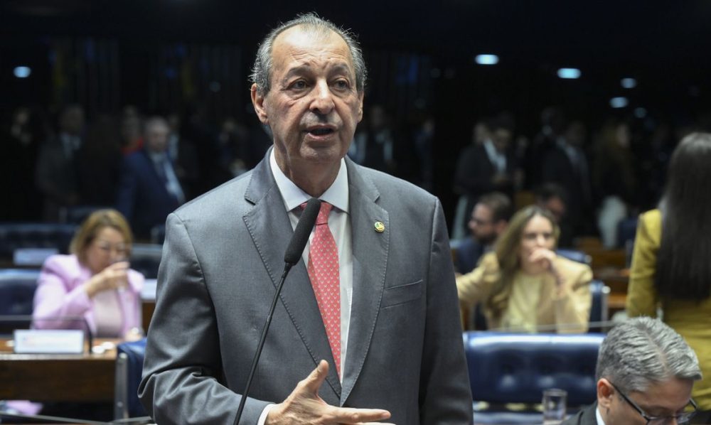 Imagem referente a Omar Aziz é eleito governador do Amazonas