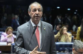 Omar Aziz é eleito governador do Amazonas Omar Aziz é eleito governador do Amazonas