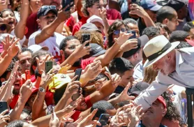 Presidente do TSE liga para Lula para parabenizar reeleição