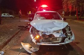 Homem de 49 anos sofre fratura grave em colisão entre carro e moto na Avenida Pintassilgo Homem de 49 anos sofre fratura grave em colisão entre carro e moto na Avenida Pintassilgo