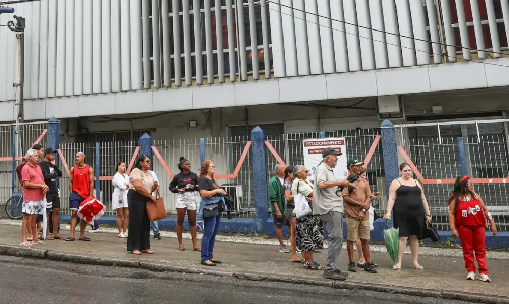 Imagem referente a PF investiga se problemas na circulação de ônibus prejudicaram eleitor