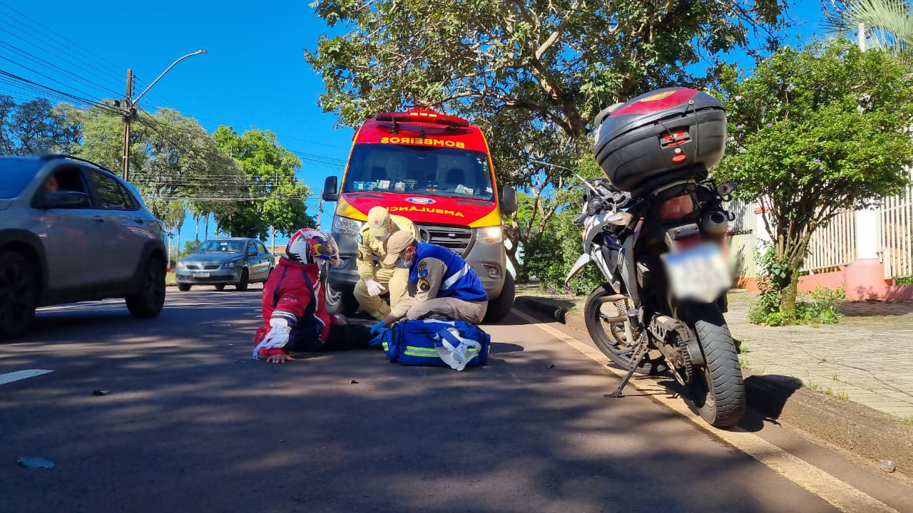 Motociclista fica ferido após se enroscar em fios soltos na região central de Cascavel