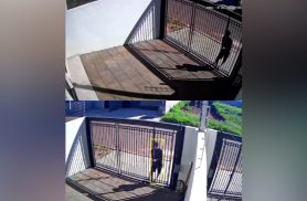 Câmera flagra homem invadindo residência e furtando notebook e roupas em Cascavel