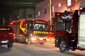 Incêndio em apartamento mobiliza Bombeiros e deixa três pessoas com suspeita de inalação de fumaça em Cascavel