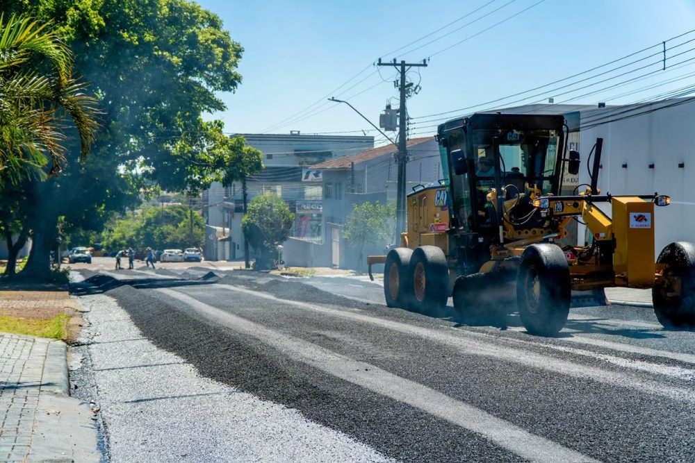 Saiba se a sua rua será beneficiada na nova ação de reperfilamento e tapa-buracos em Cascavel Imagem referente a Saiba se a sua rua será beneficiada na nova ação de reperfilamento e tapa-buracos em Cascavel