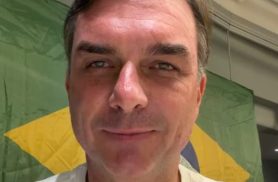 Flávio Bolsonaro teria viajado aos EUA via Foz do Iguaçu, diz imprensa argentina; aliado nega